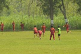 Mata pelajaran Olah raga di lapangan cemara jajar